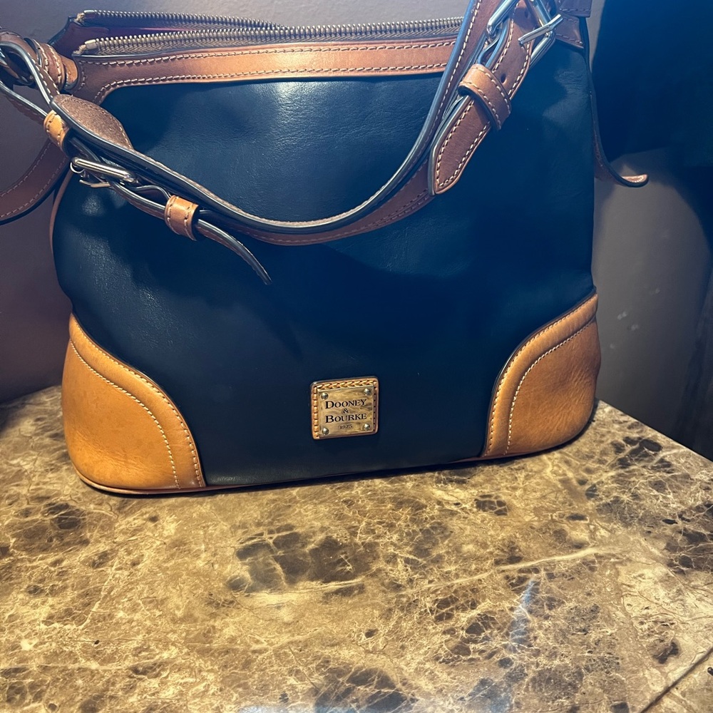 Nice Dooney&Bourke Wexford leather hobo shoulder bag